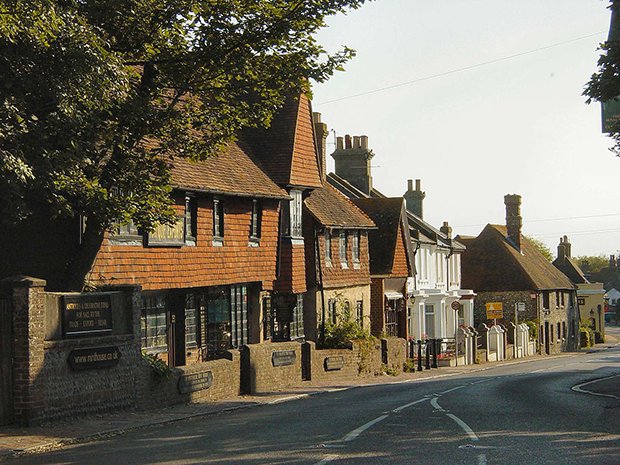 1280px-Pevensey_Sussex_DSC00132