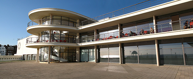 1920px-De_La_Warr_Pavilion,_Bexhill